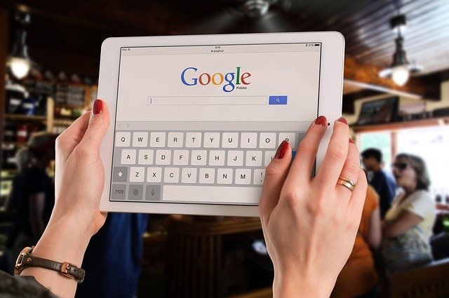 Můžete volit i mezi tzv. hybridy, kteří se z počítače umí proměnit v tablet